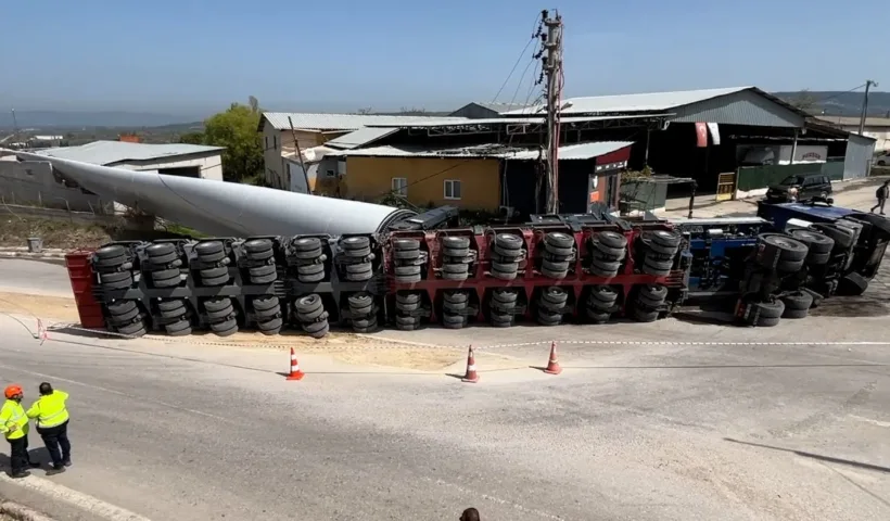 Massive Wind Turbine Blade Topples Truck