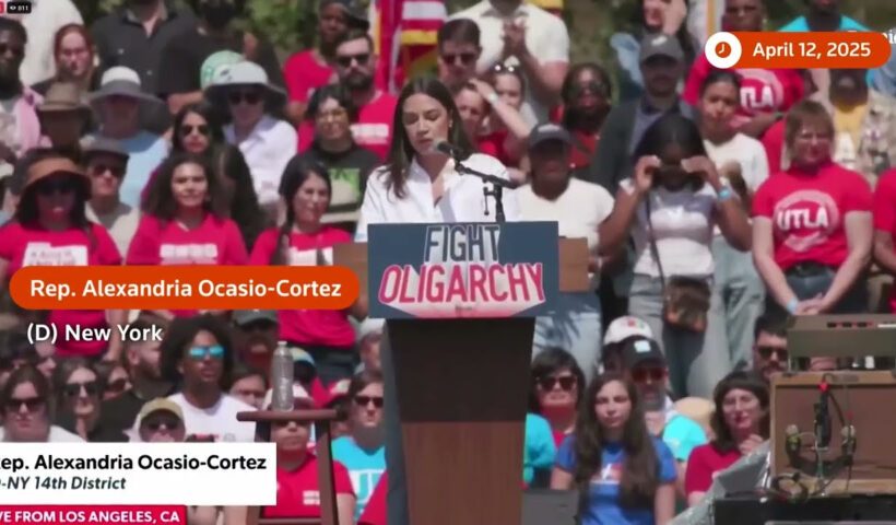 AOC, Sanders fire up LA crowd on 'Fighting Oligarchy' tour | REUTERS