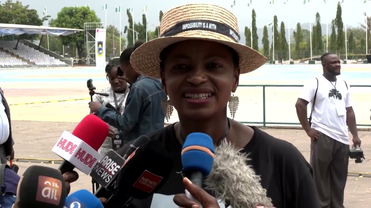 Autistic Nigerian teen breaks world record for largest canvas art | REUTERS